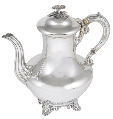 Lot 319 - A VICTORIAN SILVER COFFEE POT