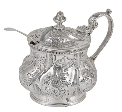 Lot 320 - A WILLIAM IV SILVER MUSTARD POT