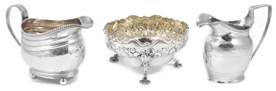 Lot 322 - A WILLIAM IV SILVER SUGAR BOWL