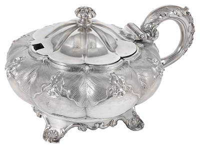 Lot 323 - A GEORGE IV SILVER MUSTARD POT