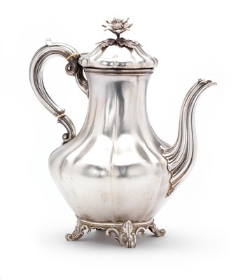 Lot 325 - A VICTORIAN SILVER COFFEE POT