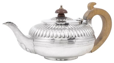 Lot 345 - A GEORGE III SILVER TEAPOT