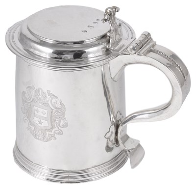 Lot 374 - A WILLIAM III SILVER TANKARD