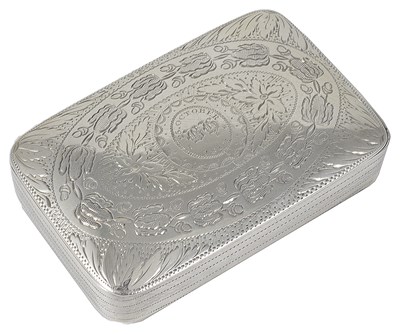 Lot 382 - A GEORGE III SILVER SNUFF BOX