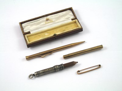 Lot 397 - A GOLD PROPELLING PENCIL