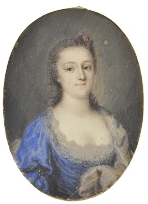 Lot 400 - A PORTRAIT MINIATURE OF A YOUNG LADY