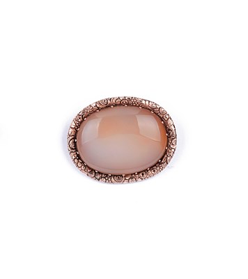 Lot 471 - AGATE AND GOLD BROOCH