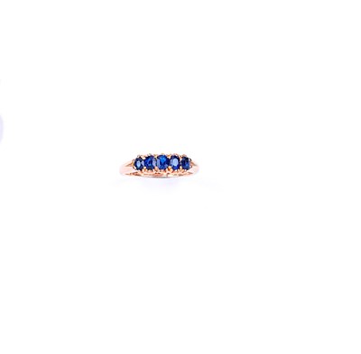 Lot 489 - SAPPHIRE RING