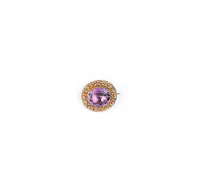 Lot 498 - GOLD AND AMETHYST BROOCH