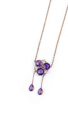 Lot 502 - AMETHYST NECKLACE