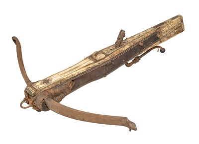 Lot 341 - A GERMAN DECORATED SPORTING CROSSBOW (HALBE RÜSTUNG), LATE 16TH CENTURY