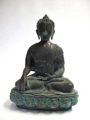 Lot 4 - A BRONZE FIGURE OF BUDDHA