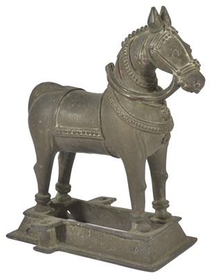 Lot 28 - A BRONZE FIGURE OF A HORSE