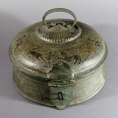 Lot 113 - A BRASS TURBAN BOX