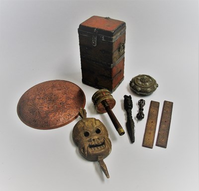 Lot 136 - A MISCELLANEOUS GROUP OF ITEMS