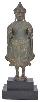 Lot 162 - A KHMER BRONZE FIGURE OF BUDDHA