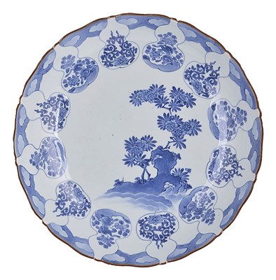 Lot 250 - A JAPANESE ARITA BLUE AND WHITE DISH