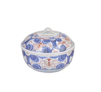 Lot 254 - A JAPANESE IMARI TUREEN AND COVER