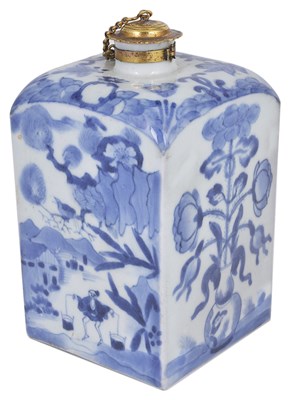 Lot 259 - A JAPANESE ARITA BLUE AND WHITE TEA CANISTER