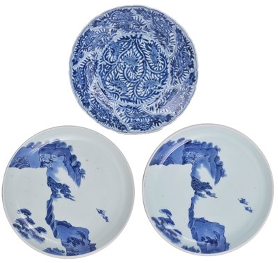 Lot 262 - A PAIR OF JAPANESE BLUE AND WHITE SAUCER DISHES