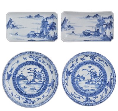 Lot 263 - A PAIR OF JAPANESE KAKIEMON STYLE BLUE AND WHITE DISHES