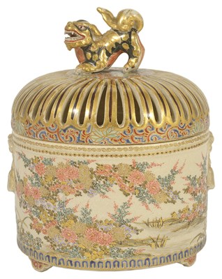 Lot 289 - A JAPANESE SATSUMA POT POURRI VASE AND COVER