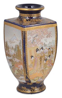 Lot 292 - A JAPANESE SATSUMA VASE