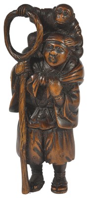 Lot 364 - A JAPANESE WOOD NETSUKE OF A STANDING SARUMAWASHI