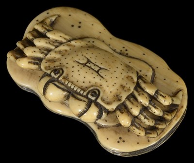 Lot 404 - ~A JAPANESE IVORY NETSUKE OF A CRAB