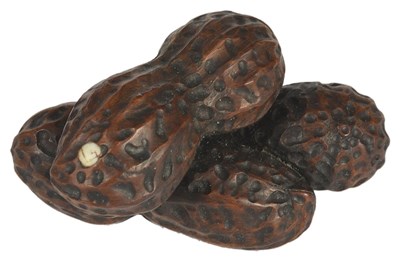 Lot 405 - A JAPANESE WOOD NETSUKE OF THREE PEANUTS