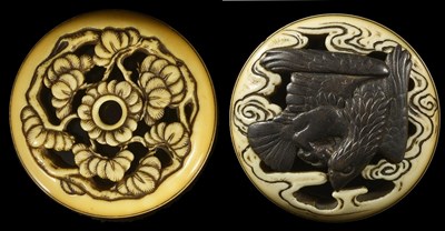 Lot 442 - ~A JAPANESE TWO-PART IVORY MANJU NETSUKE WITH INLAID SHIBUICHI EAGLE