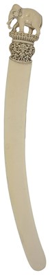 Lot 513 - ~A CARVED IVORY PAPER KNIFE