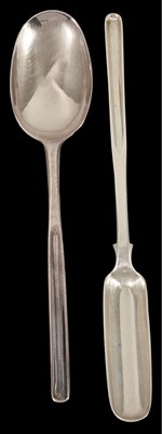 Lot 519 - A WILLIAM III SILVER MARROW SPOON