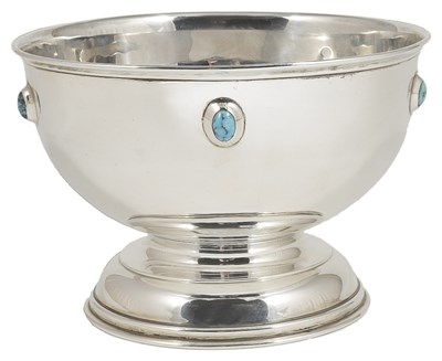 Lot 594 - AN ARTS & CRAFTS SILVER BOWL