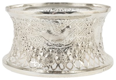 Lot 602 - AN IRISH GEORGE V SILVER DISH RING