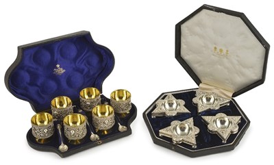 Lot 621 - A SET OF FOUR VICTORIAN SILVER SALT CELLARS