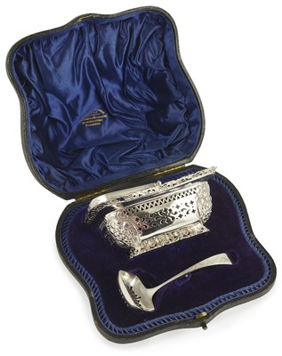 Lot 622 - AN EDWARDIAN SILVER SUGAR BASKET