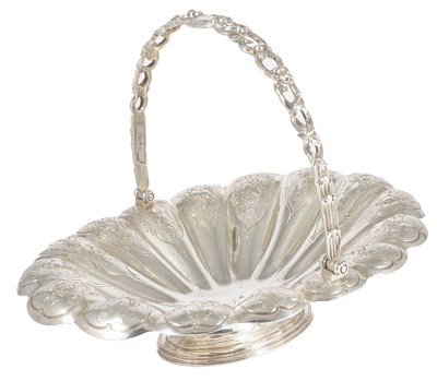 Lot 627 - A VICTORIAN SILVER BASKET