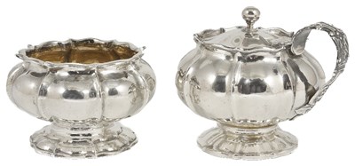 Lot 636 - A GEORGE IV SILVER MUSTARD POT