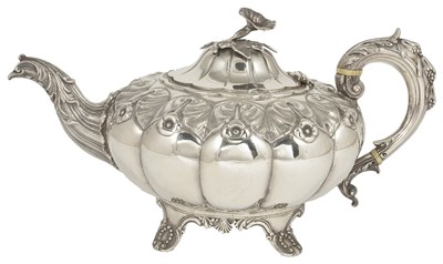 Lot 645 - ~A VICTORIAN SILVER TEAPOT