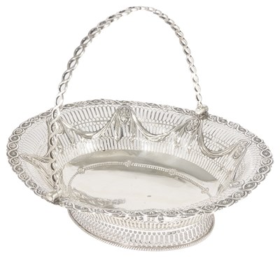 Lot 684 - A GEORGE III SILVER BASKET