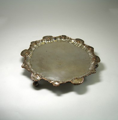 Lot 687 - AN EARLY SHEFFIELD PLATE SALVER