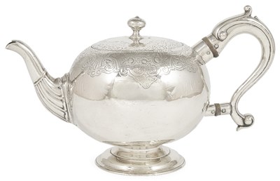 Lot 689 - A SCOTTISH GEORGE II SILVER TEAPOT