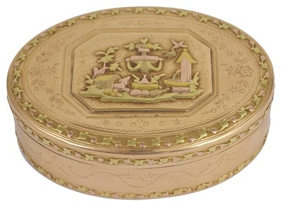 Lot 734 - A GERMAN THREE-COLOUR GOLD SNUFF BOX