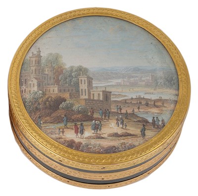 Lot 740 - A GOLD-MOUNTED TORTOISESHELL SNUFF BOX AND COVER