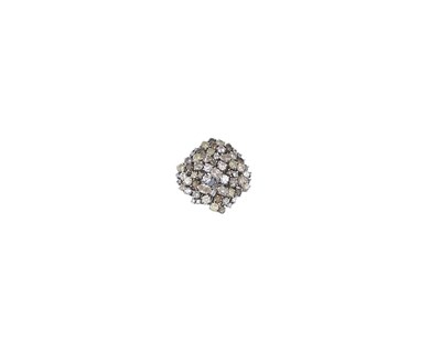 Lot 763 - DIAMOND DRESS RING