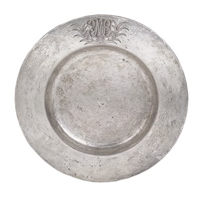 Lot 18 - A PEWTER PLATE