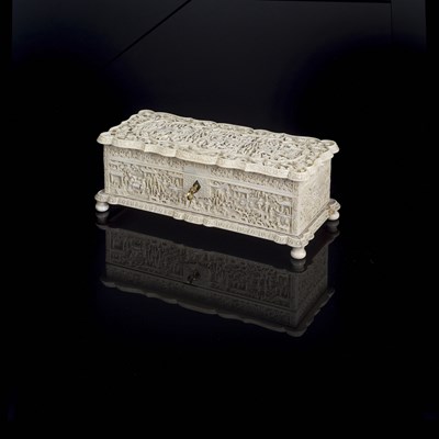 Lot 42 - A CHINESE EXPORT CARVED IVORY BOX