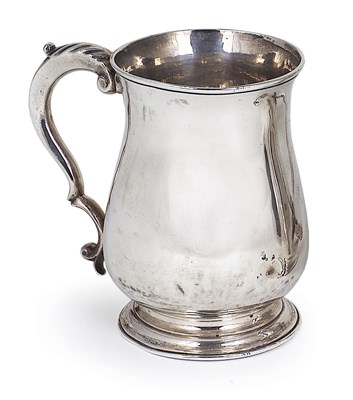 Lot 118 - A GEORGE III SILVER MUG