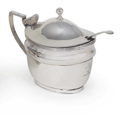 Lot 119 - A GEORGE III SILVER MUSTARD POT